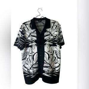 Express Men’s Floral Knit Polo Shirt Medium Black White Tropical Leaf Button Up